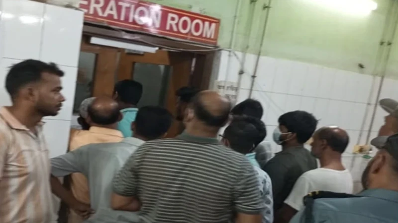 রোগী ভাগাভাগি নিয়ে ঢাকা মেডিকেল কলেজে দুই পক্ষের সংঘর্ষ, আহত ৭