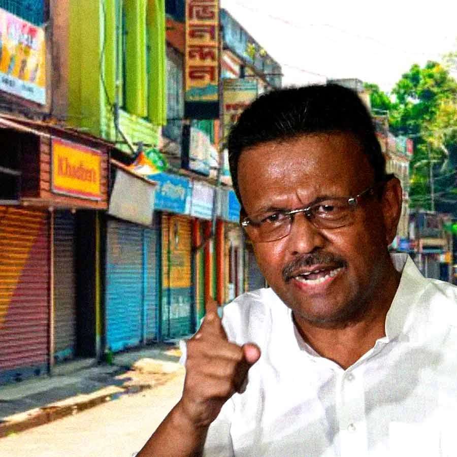কলকাতায় সাইনবোর্ডে বাংলায় নাম লেখা বাধ্যতামূলক, না মানলে ট্রেড লাইসেন্স বাতিলের হুঁশিয়ারি মেয়রের