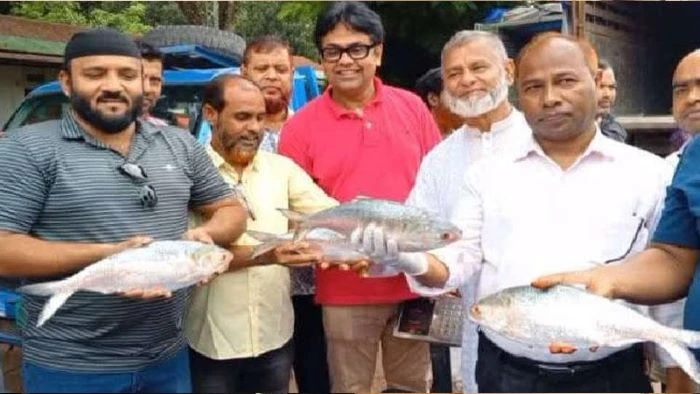 বাংলাদেশ থেকে আখাউড়া হয়ে ভারতে পৌঁছাল ১২শ কেজি ইলিশ