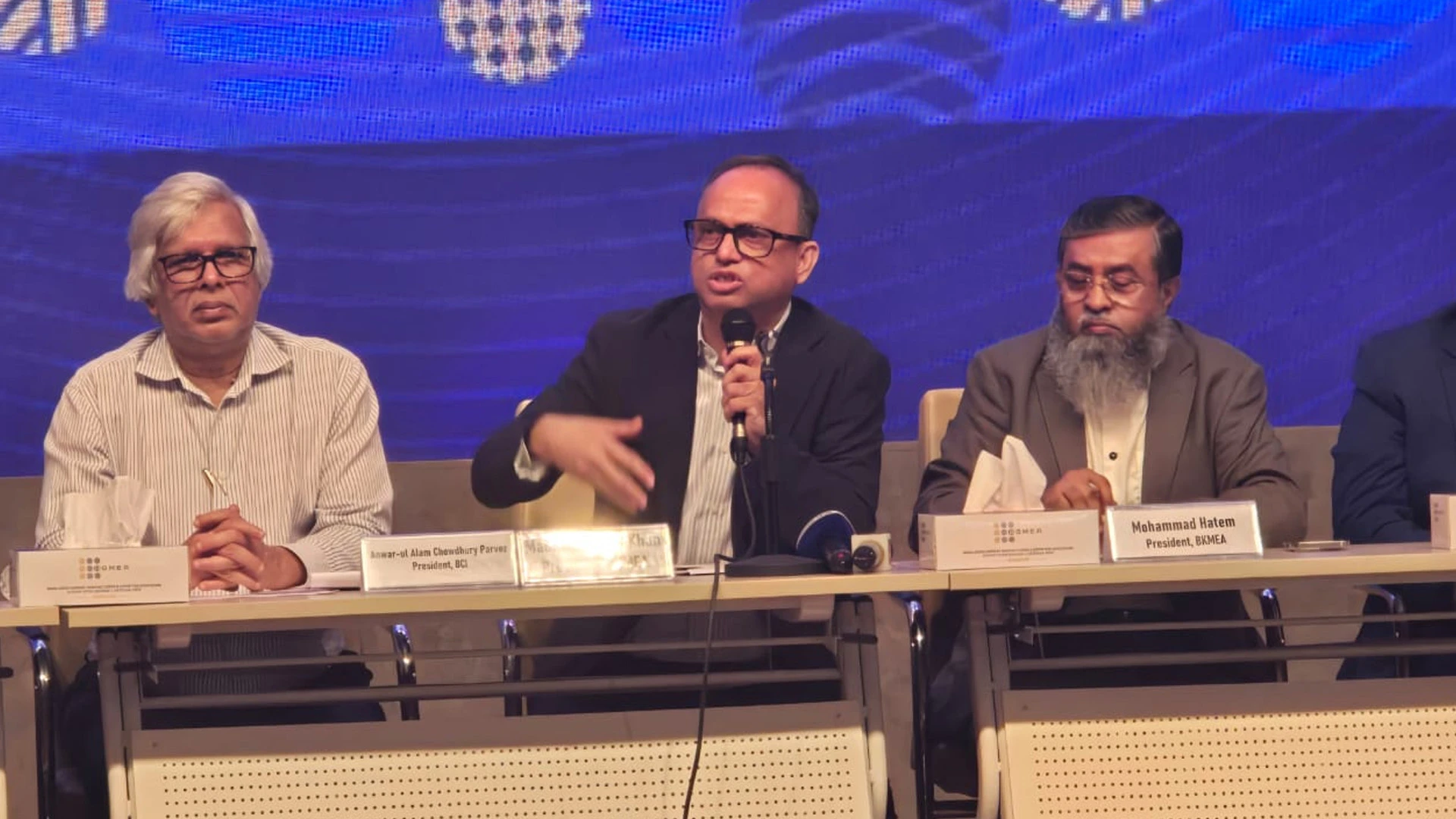 এক বছরে ২৫৮টি রফতানিমুখী তৈরি পোশাক কারখানা বন্ধ হয়েছে: বিজিএমইএ সভাপতি