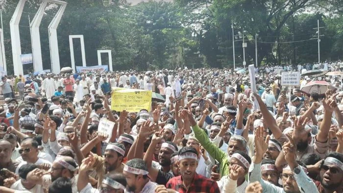 কালো পতাকা মিছিল করলেন অনশনরত শিক্ষকরা