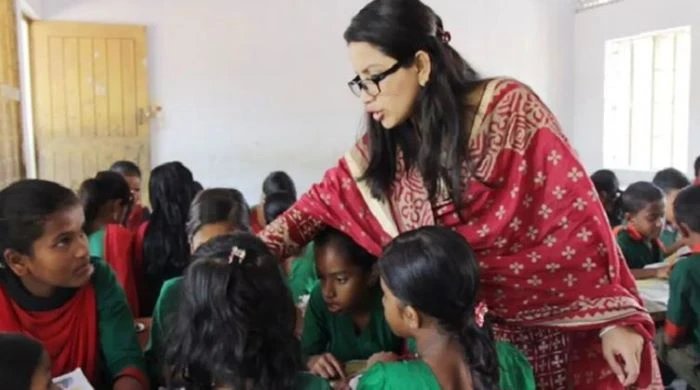 শিক্ষক নিয়োগ বিজ্ঞপ্তিতে নতুন শর্ত: বিবাহিত নারী প্রার্থীরা স্বামী নাকি বাবার ঠিকানায় আবেদন করবেন?