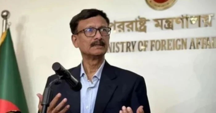 বাংলাদেশ চীন থেকে অস্ত্র কিনলেও নিষেধাজ্ঞার ভয় নেই: পররাষ্ট্র উপদেষ্টা