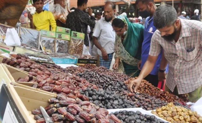 রমজানে খেজুরের দাম কমাতে আমদানি শুল্ক ও কর কমানোর জন্য এনবিআরকে সুপারিশ বাণিজ্য মন্ত্রণালয়ের