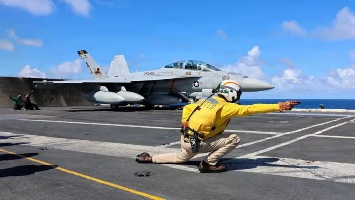 ভেনেজুয়েলায় স্থল হামলার হুঁশিয়ারি ট্রাম্পের