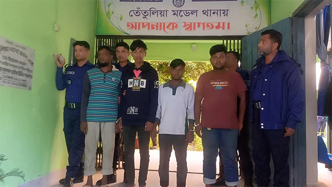 বাংলাবান্ধায় মানসিক ভারসাম্যহীন তরুণীকে ধর্ষণ, ট্রাকচালকসহ আটক ৪