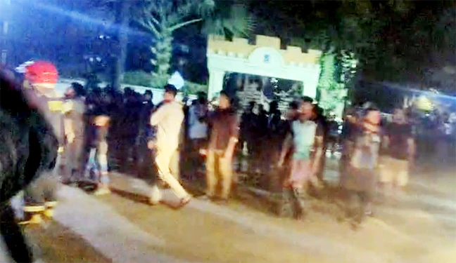 ঢাবির বিজয় একাত্তর হলে আগুন (ভিডিও)