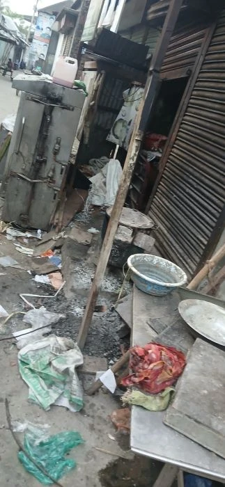 চরভদ্রাসনের হোটেলগুলোতে অস্বাস্থ্যকর পরিবেশে খাবার বিক্রি, প্রশাসনের নীরব ভূমিকায় জনস্বাস্থ্য হুমকির মুখে