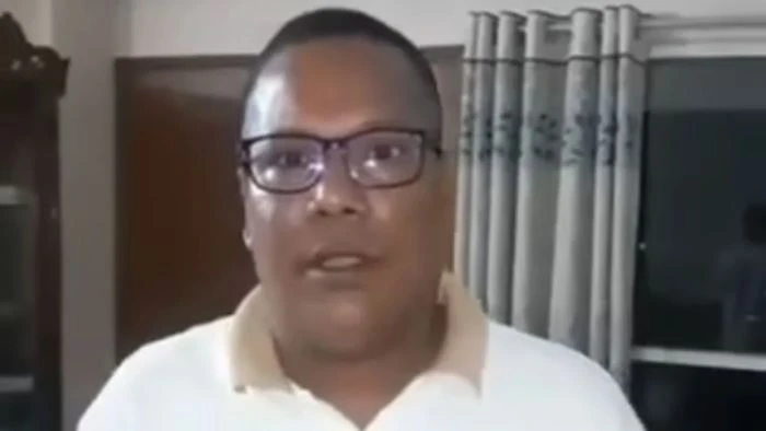 ‘আই ডোন্ট কেয়ার’ পোস্টে বিতর্ক, শাহবাগ থানায় সোপর্দ ঢাবির ডেপুটি রেজিস্টার