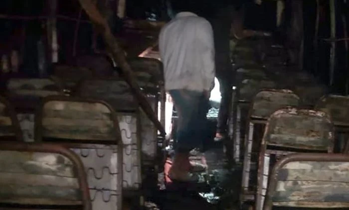 ধামরাইয়ে পার্কিং করা যাত্রীবাহী বাসে অগ্নিকাণ্ড