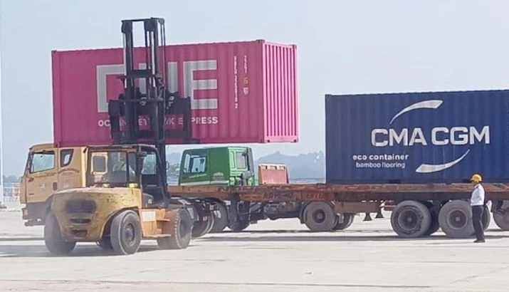 চট্টগ্রাম বন্দরের লালদিয়া ও পানগাঁও টার্মিনাল পরিচালনায় বিদেশি কোম্পানি: গ্লোবাল অপারেটরে দেশের লাভ না ক্ষতি