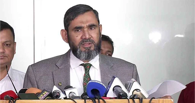 প্রবাসীকে বাদ দিয়ে অন্তর্ভুক্তিমূলক নির্বাচন কীভাবে হয়, প্রশ্ন ইসি সানাউল্লাহর