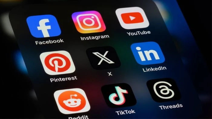 ১৬ বছরের কম বয়সিদের সামাজিক যোগাযোগমাধ্যম নিষিদ্ধ করতে যাচ্ছে মালয়েশিয়া