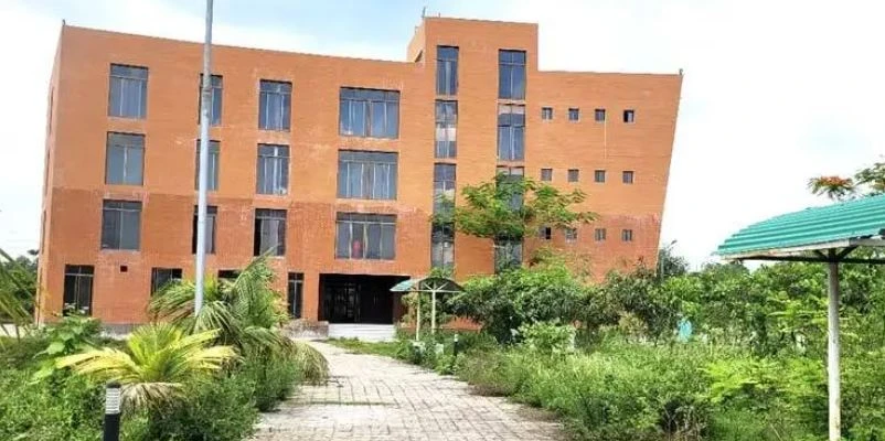 শতকোটি টাকায় নির্মিত বিশ্রামাগার এখন বখাটে, মাদকসেবীদের আস্তানা