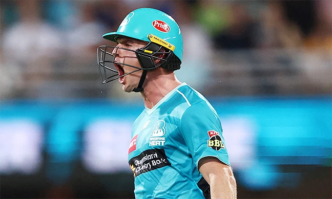 দুই সেঞ্চুরি ও ৩৬ ছক্কায় বিগ ব্যাশের ইতিহাস বদলে দিল ব্রিসবেন