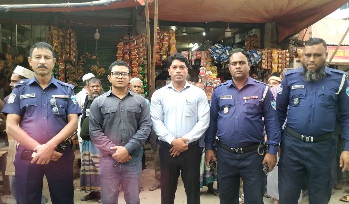 লক্ষ্মীপুরে ভোক্তা অধিদপ্তরের অভিযান: দুই প্রতিষ্ঠানকে অর্ধ লক্ষাধিক টাকা জরিমানা