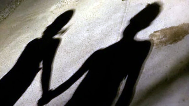 নবম শ্রেণির ছাত্রীকে নিয়ে পালালেন মাদ্রাসা শিক্ষক