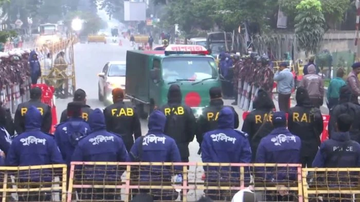 খালেদা জিয়ার মরদেহ হাসপাতাল থেকে নেয়া হচ্ছে বাসভবন ফিরোজায়