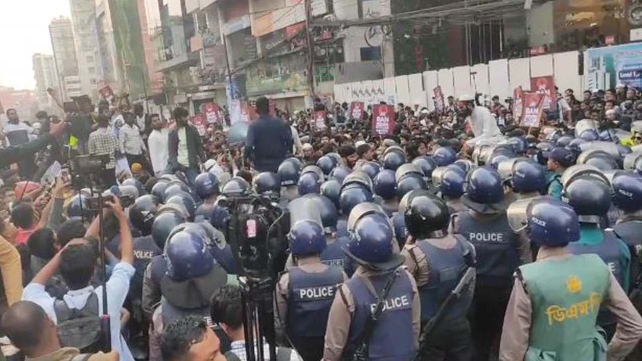‘মার্চ টু ইন্ডিয়ান হাইকমিশন’ কর্মসূচিতে পুলিশের বাধা