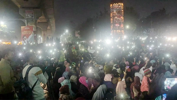 শাহবাগে ইনকিলাব মঞ্চের অবরোধ অব্যাহত