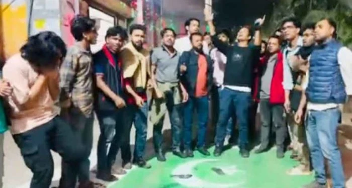 পাকিস্তানের পতাকা আঁকাকে কেন্দ্র করে জগন্নাথ বিশ্ববিদ্যালয়ে রাতভর উত্তেজনা, ভিসি-প্রক্টর অবরুদ্ধ