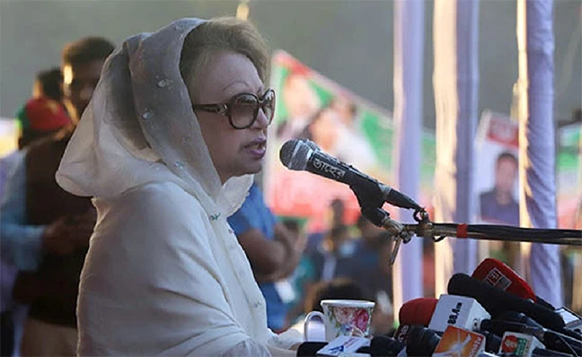 জ্বালাময়ী যে বক্তব্যের পর বেগম খালেদা জিয়াকে আর জনসমাবেশ করতে দেওয়া হয়নি (ভিডিও)