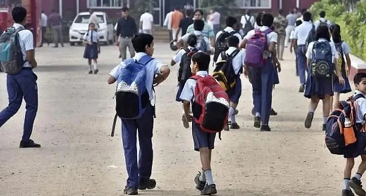 রোজায় স্কুল খোলা রাখার সিদ্ধান্ত: ছুটির তালিকা কমিয়ে নতুন শিক্ষাপঞ্জি প্রকাশ মন্ত্রণালয়ের