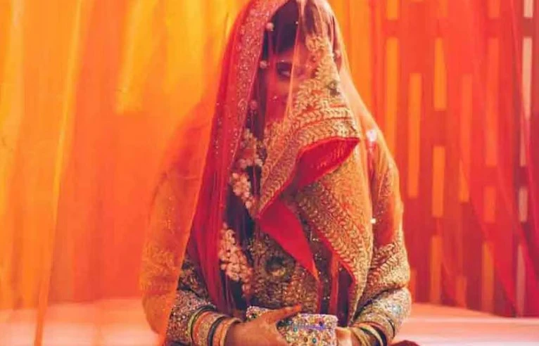 ‘নাইট ল্যাম্পটা জ্বালো’, বাসর রাতে নববধূর কথা শুনেই হাঁটু কাঁপতে শুরু করে মহসিনের, তার পরে...