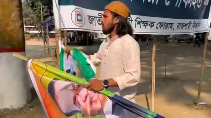 রাজশাহী বিশ্ববিদ্যালয়ে তারেক রহমানের ব্যানার ছিড়ে ফেললেন রাকসু জিএস