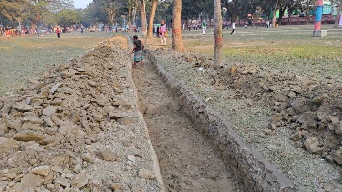 ঐতিহাসিক শোলাকিয়া ঈদগাহ মাঠে ওজুখানা নয় হচ্ছে ড্রেন নির্মাণ 