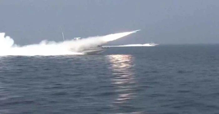 সমুদ্রের নিচে ইরানের বিশাল ‘মিসাইল সিটি’: মার্কিন রণতরী ঠেকাতে রণপ্রস্তুতি