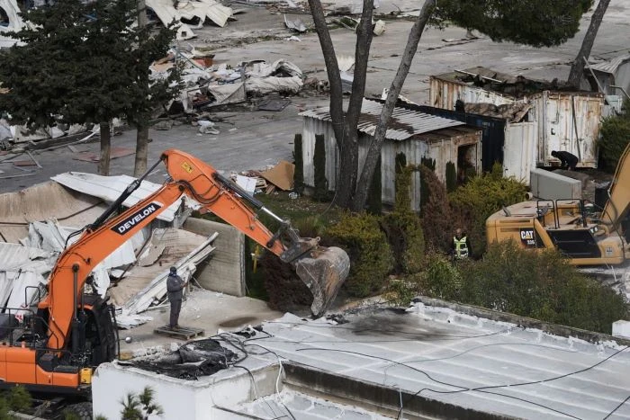 জেরুজালেমে জাতিসংঘের সদর দপ্তর বুলডোজার দিয়ে গুঁড়িয়ে দিল ইসরায়েল