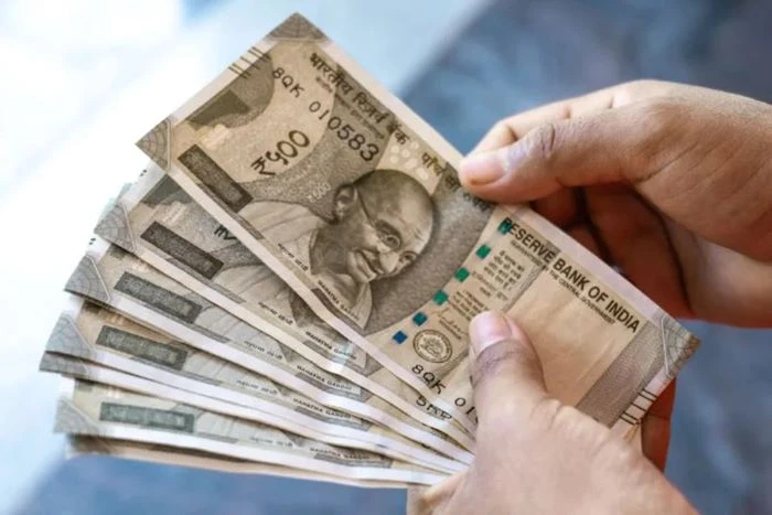 ডলারের বিপরীতে রুপির মান ইতিহাসের সর্বনিম্ন: ট্রাম্পের শুল্ক নীতিতে বিপাকে ভারত