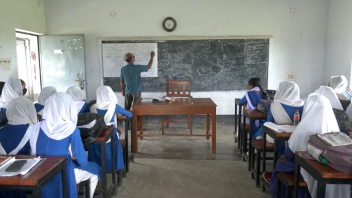 রমজানে স্কুল খোলা রাখা 'বৈষম্যমূলক': পুরো মাস ছুটির দাবিতে হাইকোর্টে রিট