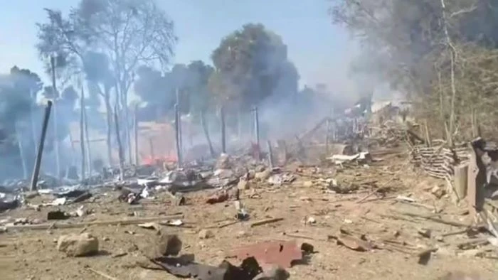 মিয়ানমারে বিয়ের অনুষ্ঠান ও দোয়া মাহফিলে জান্তার বিমান হামলা: নারী-শিশুসহ নিহত ২৭