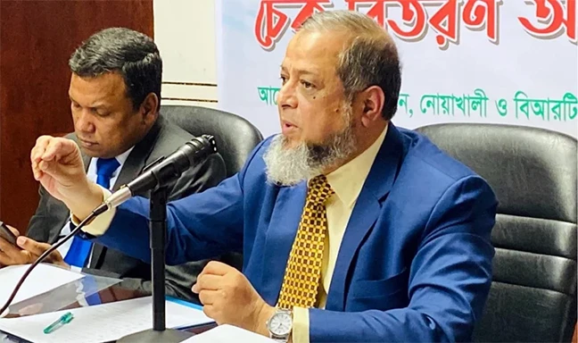 মোটরসাইকেল কিনলে দুটি হেলমেট ফ্রি দেওয়া বাধ্যতামূলক হচ্ছে: বিআরটিএ চেয়ারম্যান