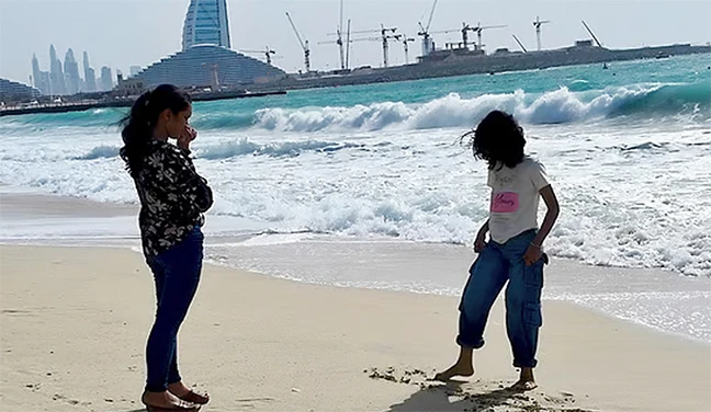 এআই লাইফগার্ড: সৈকত নিরাপত্তায় স্মার্ট ক্যামেরা ও সেন্সর বসালো দুবাই