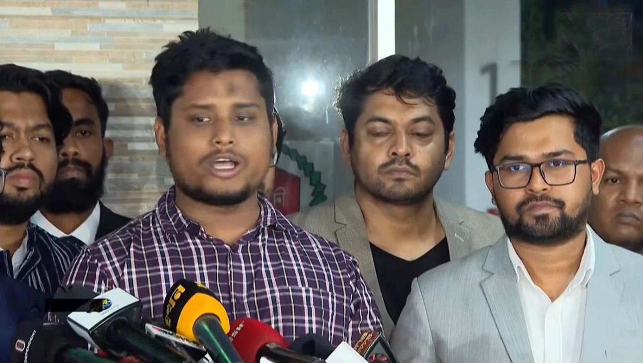 ‘ব্লাডি সিটিজেন’ বিতর্কে ইসির নিষ্ক্রিয়তা নিয়ে ক্ষোভ হাসনাত আব্দুল্লাহর (ভিডিও)