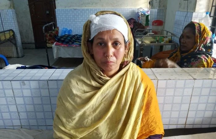 বাউফলে দেবরের দায়ের কোপে ভাবী যখম