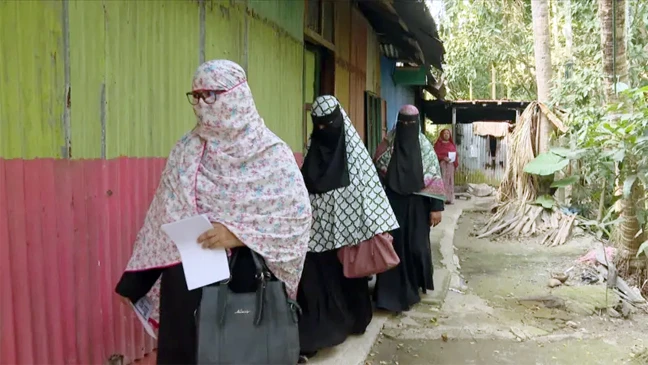 'তালিমের' নারীরা চালাচ্ছেন জামায়াতের প্রচারণা, বিএনপির কর্মীরা চাচ্ছেন 'ওয়াদা'