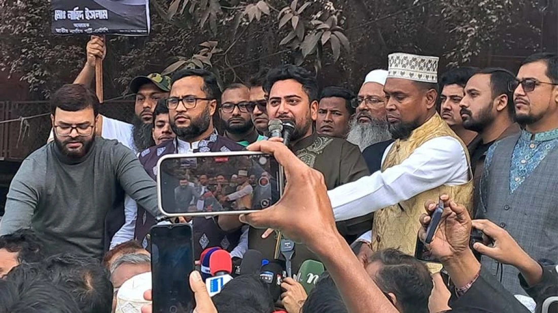 ভয় পেয়ে একটি বড় দল আতঙ্ক ছড়াচ্ছে: নাহিদ ইসলাম