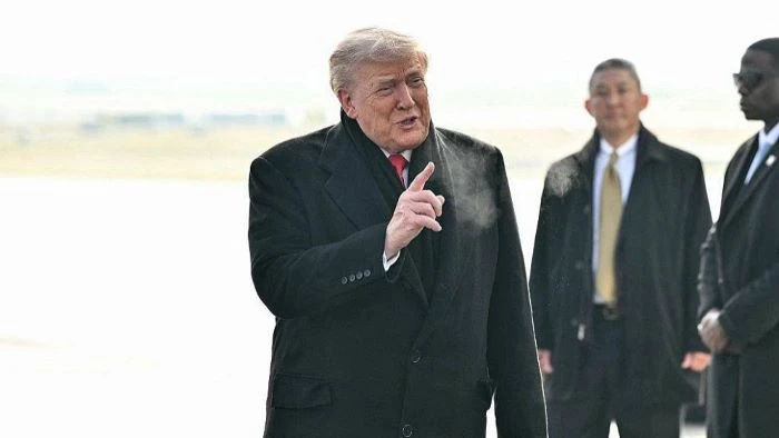 বিমানে যান্ত্রিক ত্রুটি কাটিয়ে সুইজারল্যান্ডে ট্রাম্প, উৎকণ্ঠায় বিশ্ব