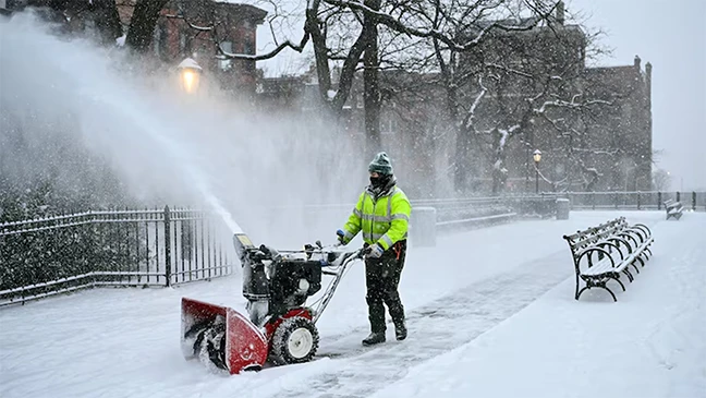 যুক্তরাষ্ট্রে তুষারঝড় ও তীব্র ঠান্ডায় ১১ জনের প্রাণহানি