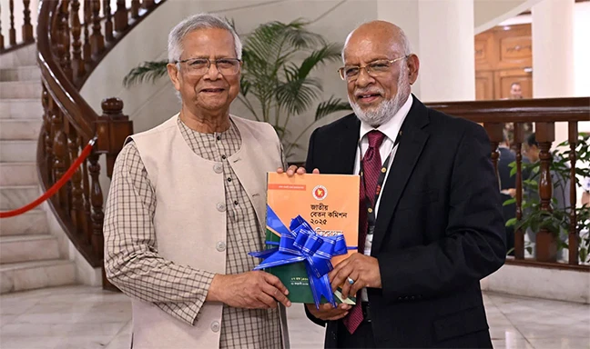 নবম জাতীয় বেতন কমিশনের প্রতিবেদন পেশ: ২০টি গ্রেডে কার বেতন কত বাড়ছে?