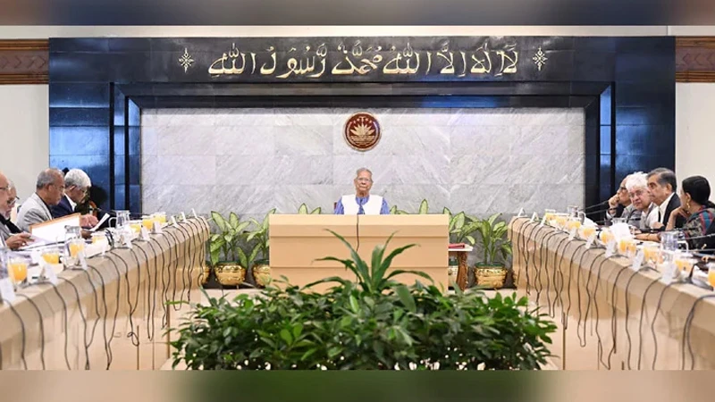 এক বৈঠকেই ১১ অধ্যাদেশ অনুমোদন: আইন, শিক্ষা ও অর্থনীতিতে বড় সিদ্ধান্ত উপদেষ্টা পরিষদের