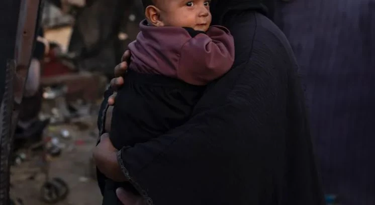 এই গণহত্যা যুদ্ধে গাজায় একজন নারী হওয়ার অর্থ কী?