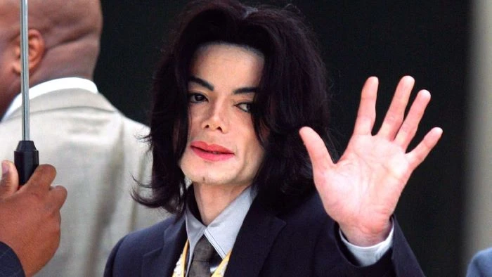 যে অভিযোগ থেকে খালাস পেয়ে আদালতেই কান্নায় ভেঙে পড়েছিলেন মাইকেল জ্যাকসন