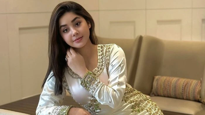 ‘খান’ পদবি মুছে ফেললেন রোজা আহমেদ