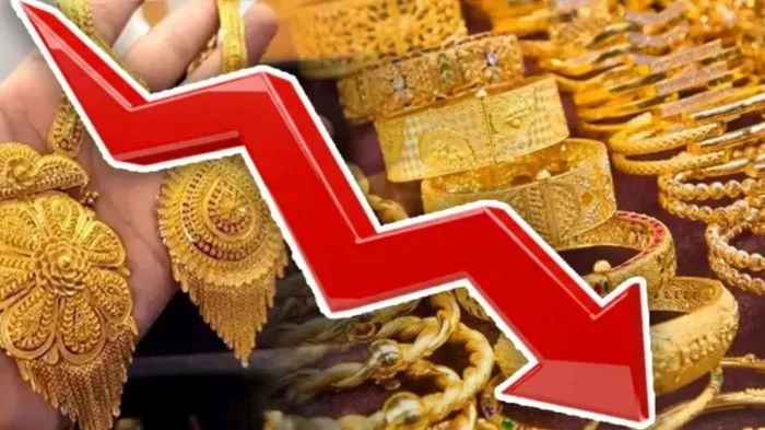 দেশের বাজারে স্বর্ণের দামে বড় পতন, ভরিতে কমল কত?