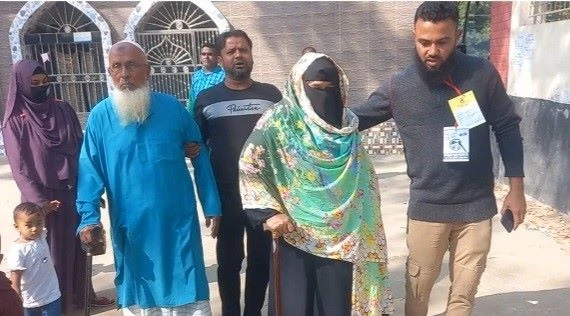 চাঁদপুরে উৎসাহ উদ্দীপনার মধ্য দিয়ে অংশ নিচ্ছেন তরুণ ও নারী ভোটাররা